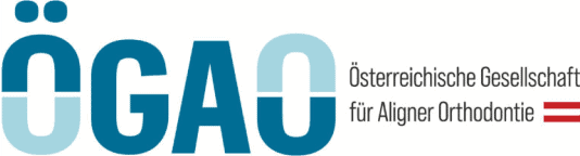 Logo der Österreichischen Gesellschaft für Aligner Orthodontie (ÖGAO) mit blau-rotem Schriftzug.